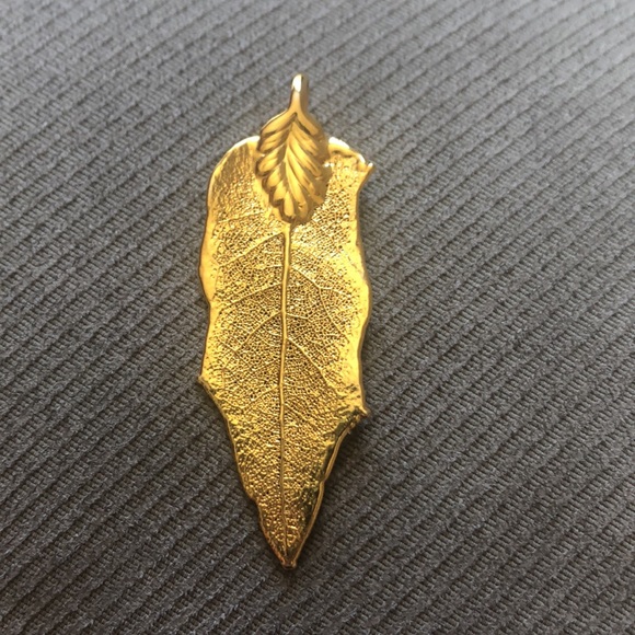 Jewelry - Golden Leaf Charm